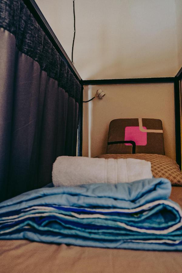 Hostel Metro Floresta Alojamiento Медельин Экстерьер фото