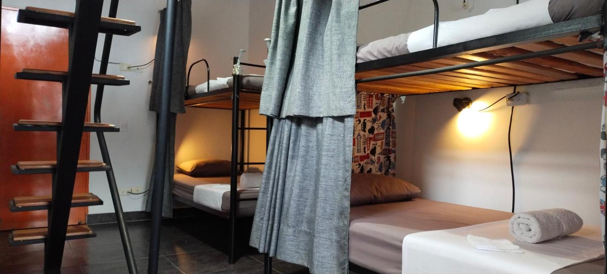 Hostel Metro Floresta Alojamiento Медельин Экстерьер фото