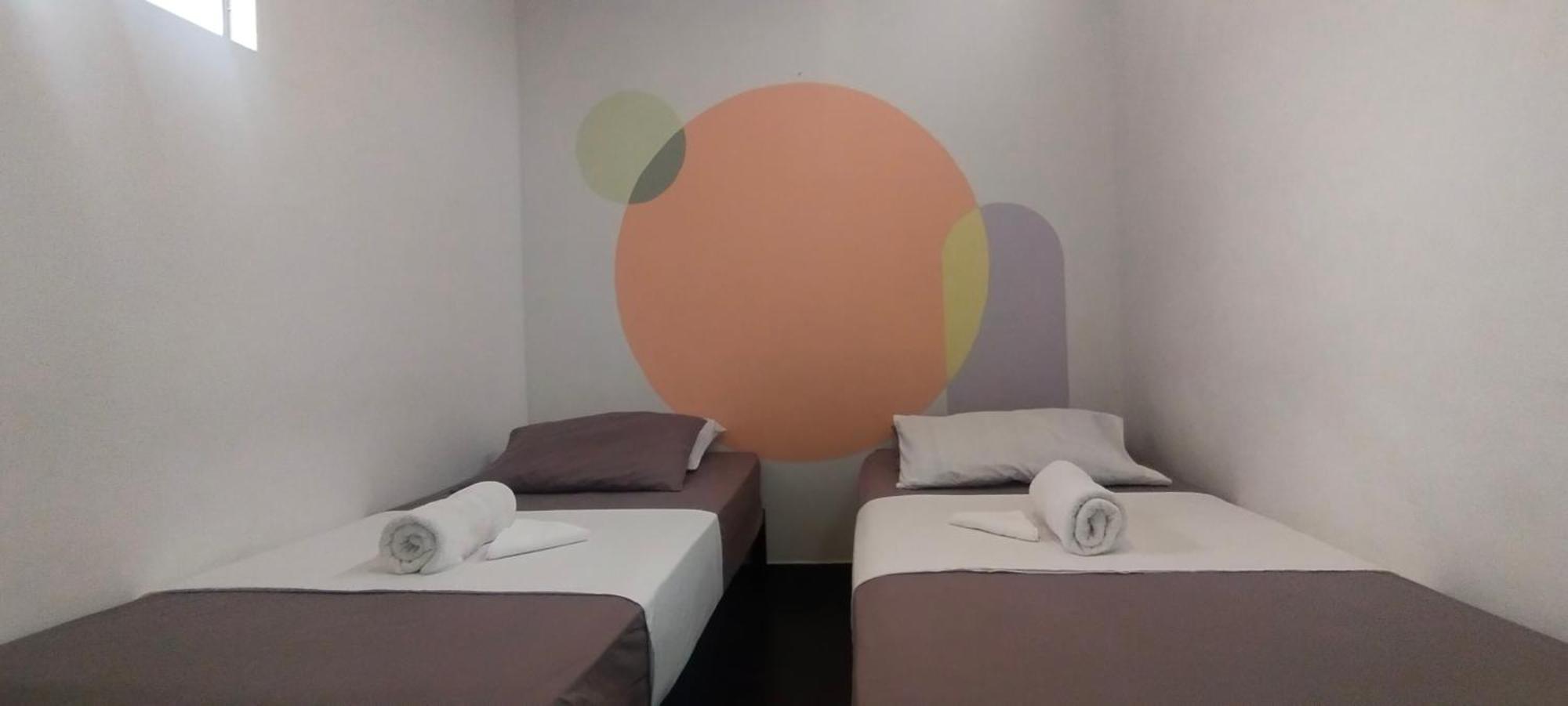Hostel Metro Floresta Alojamiento Медельин Экстерьер фото