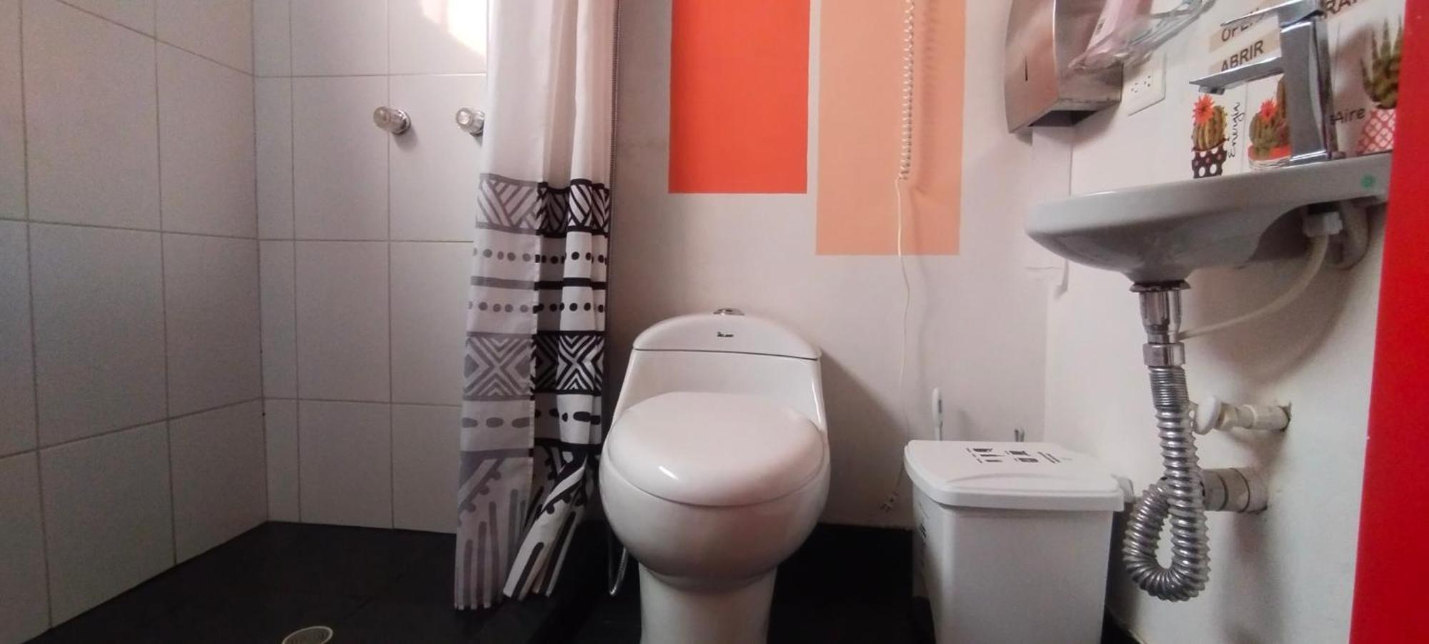 Hostel Metro Floresta Alojamiento Медельин Экстерьер фото