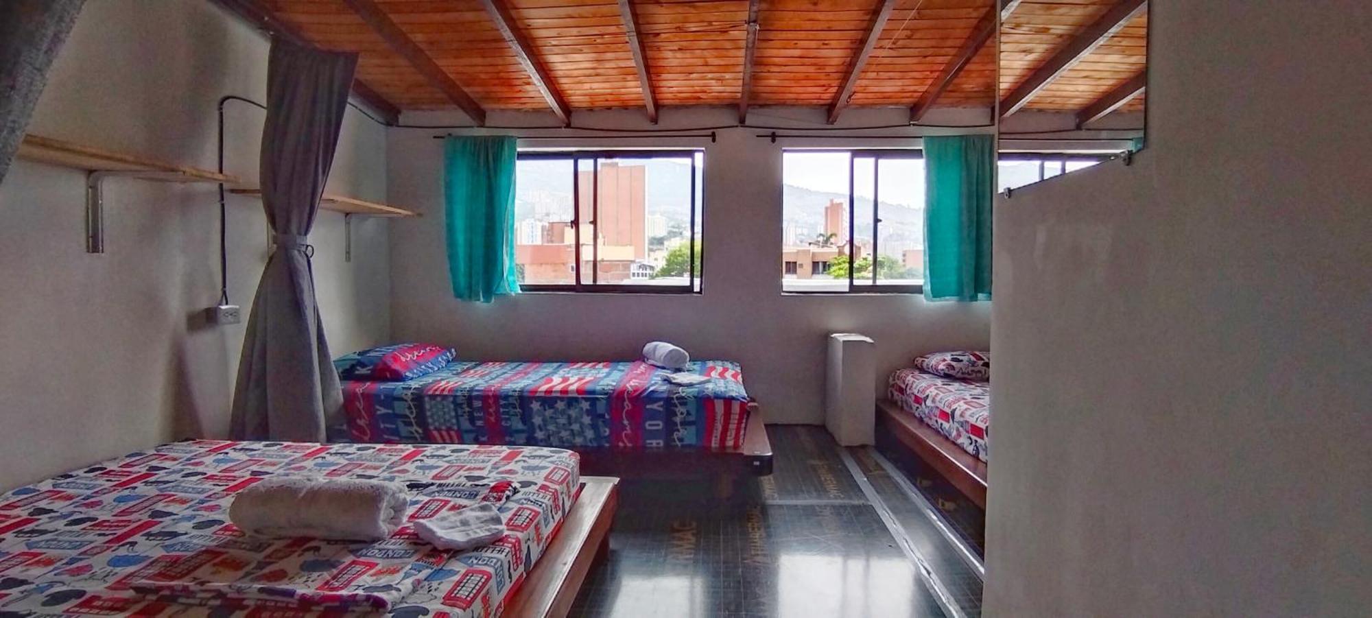 Hostel Metro Floresta Alojamiento Медельин Экстерьер фото